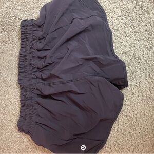 Women’s lululemon low rise lined shorts 2.5